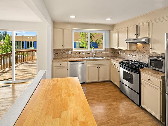 5th image of 411 145th Ave NE