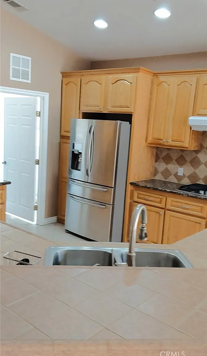 4 bed, 2156 sqft, $2,500 — Photo 3