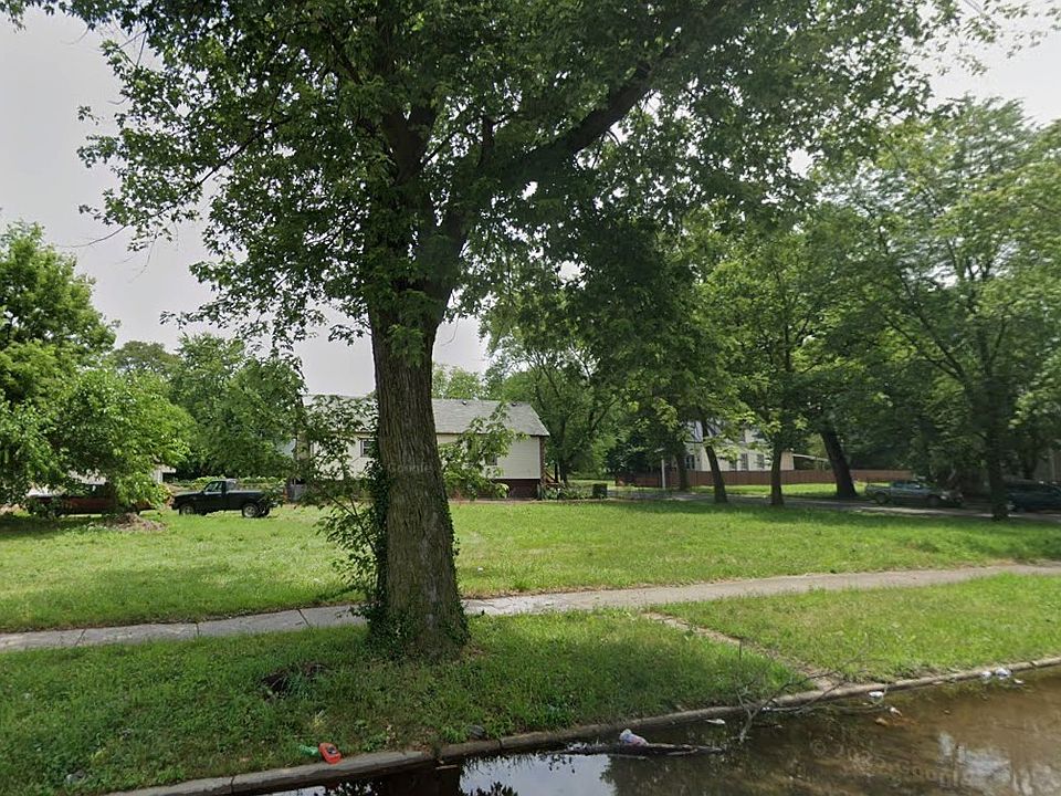 2nd image of 854 W 53rd St