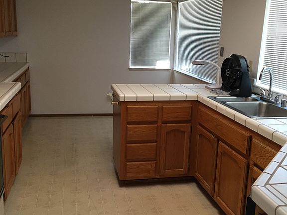 5th image of 11 Saint Patrick Ct
