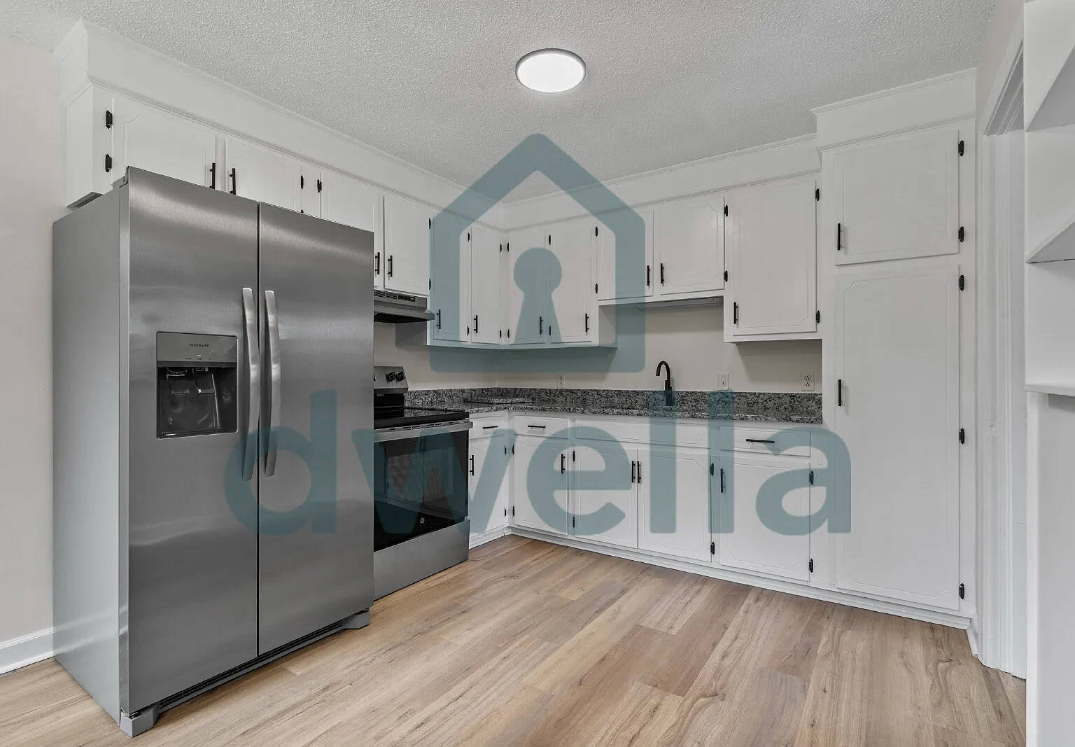 3 bed, 1.0 bath, 1005 sqft, $1,399 — Photo 2