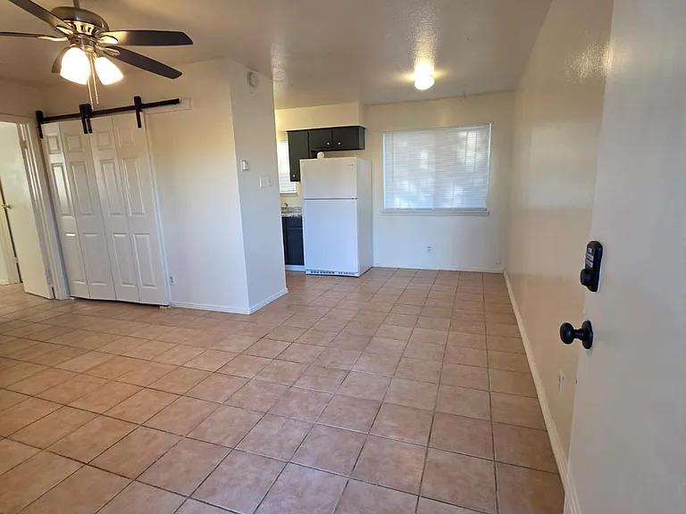 301 Utah St SE #4 — Photo 1