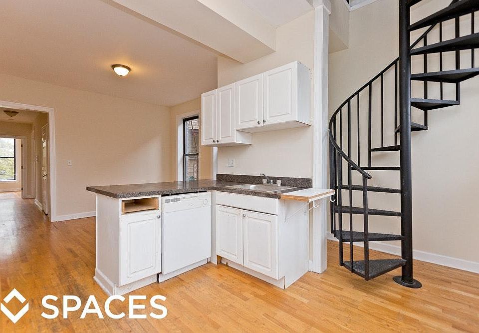 1st image of 627 W Oakdale Ave #633FOUR