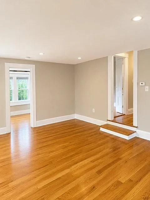 4 bed, 2.0 bath, 2024 sqft, $4,500 — Photo 2