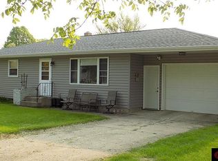 409 N Brown St, Winthrop, MN 55396