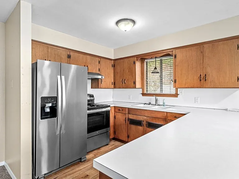 403 E Main St #D — Photo 9