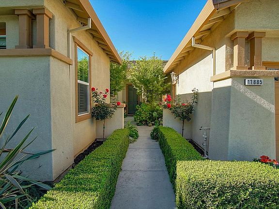 Beautiful entryway 
