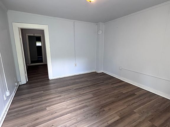 2nd image of 1040 40th Ave N #B
