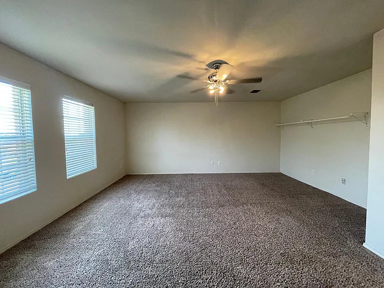 2801 Mockingbird St — Photo 14