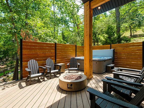3rd image of 3770 Ericksen Cir