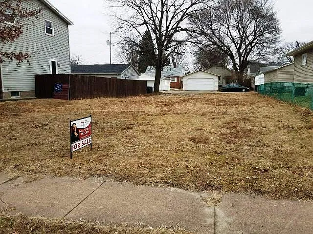 1827 34th St photo 1