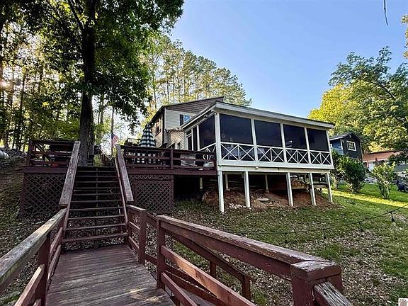 2nd image of 318 Horseshoe Dr