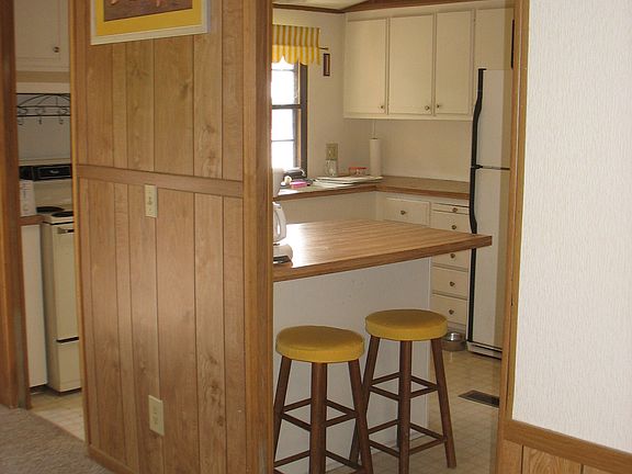 breakfast nook to kitchen