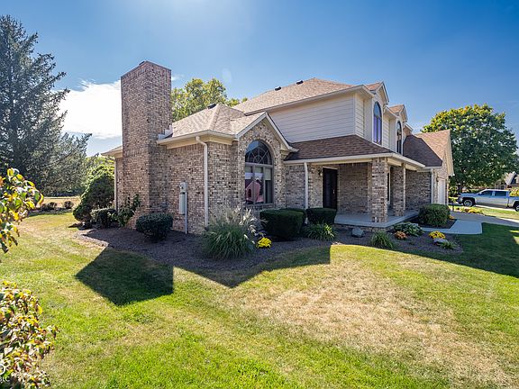 2nd image of 924 Saint Andrews Dr