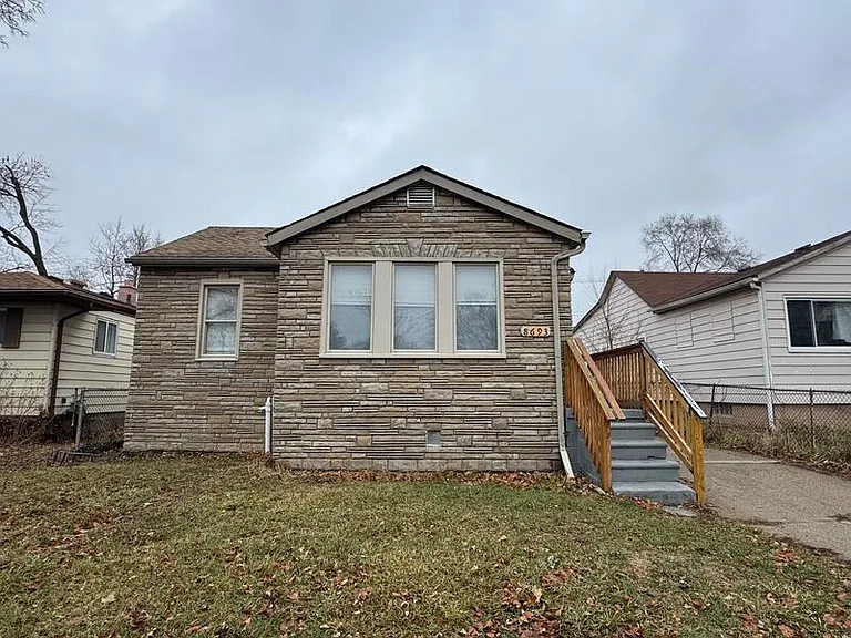 8693 Paige Ave — Photo 1
