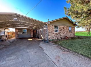 904 N 18th St, Clinton, OK 73601