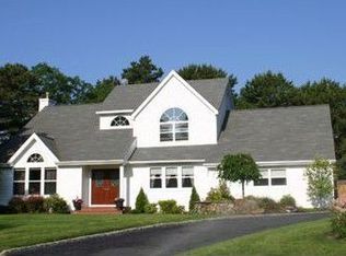 10 Thunder Rd, Miller Place, NY 11764