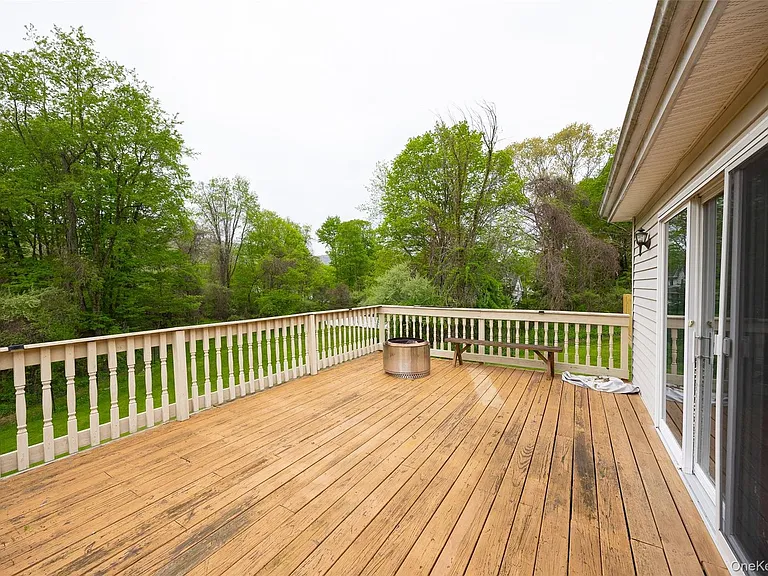 921 W Dover Rd — Photo 32