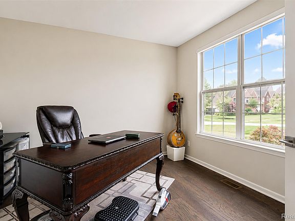 5th image of 50951 Sevilla Cir