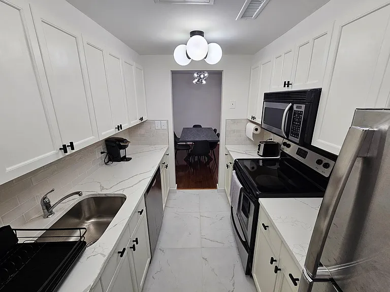 1425 Hopkins St NW #202 — Photo 4