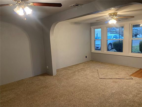 4th image of 130 W Keller St