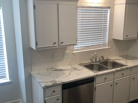 5th image of 232 Westport Dr