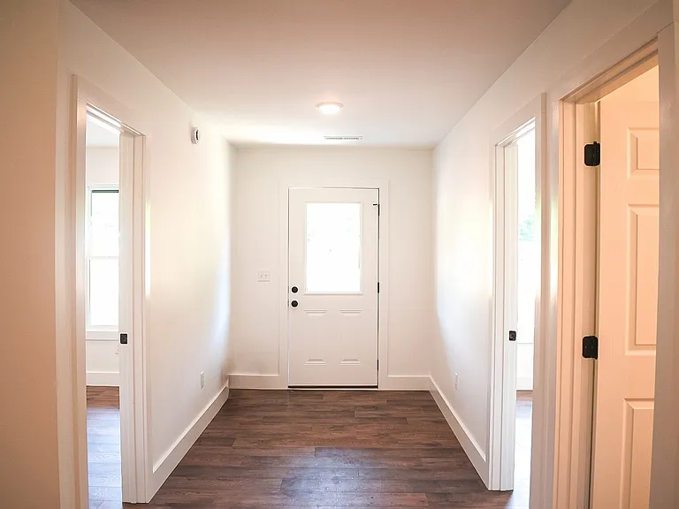 1905 River Meadows Dr — Photo 3
