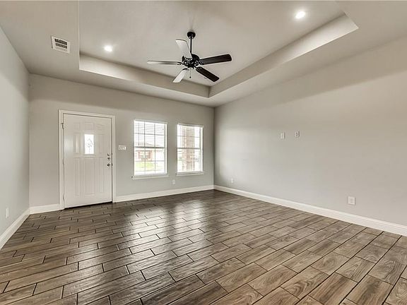 5th image of 2104 Oliver St