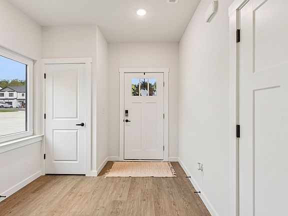 3rd image of Little Rd #05c2ec465