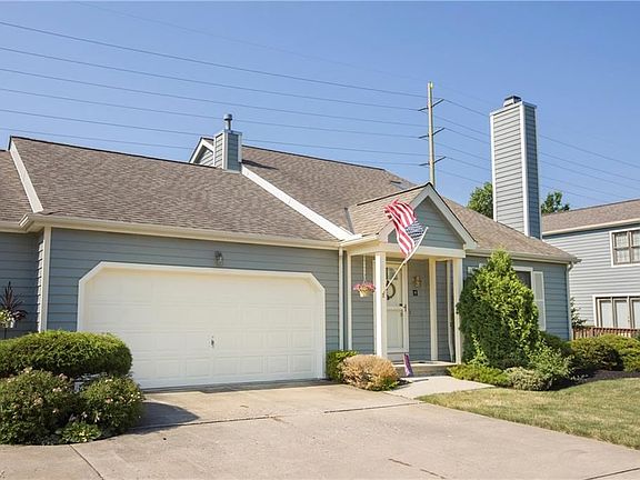 3rd image of 19 Pond Dr