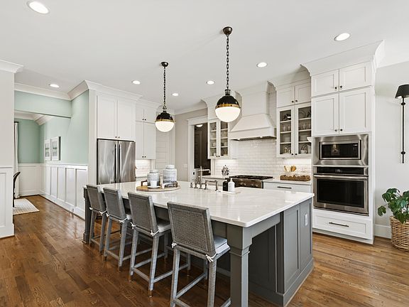 4th image of 1820 Center Ridge Dr