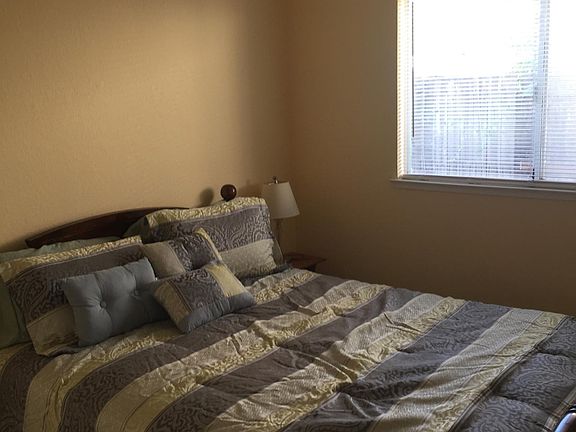 3rd image of 1401 Deerfield Cir