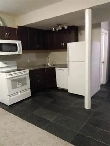 2 bed, 1.0 bath, 1100 sqft, $1,400 — Photo 3