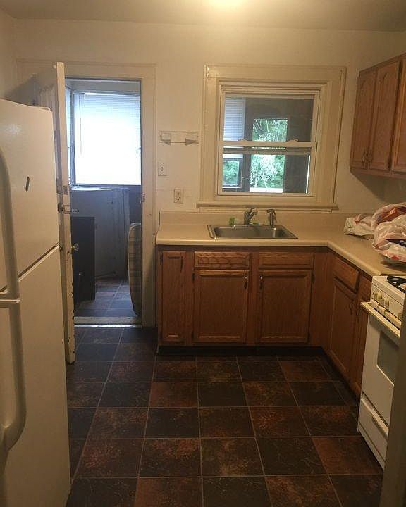 2nd image of 1325 W Main St APT 1