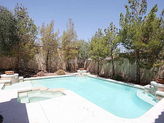 2nd image of 2924 Carmelo Dr