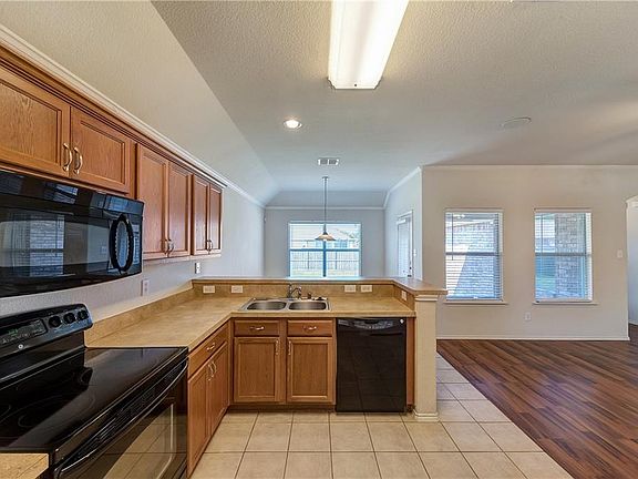 5th image of 201 Shadybrook Dr
