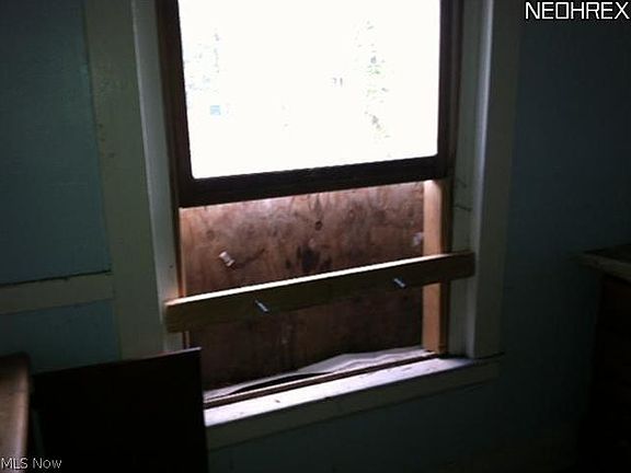 4th image of 1614-1614 Starkweather Ave