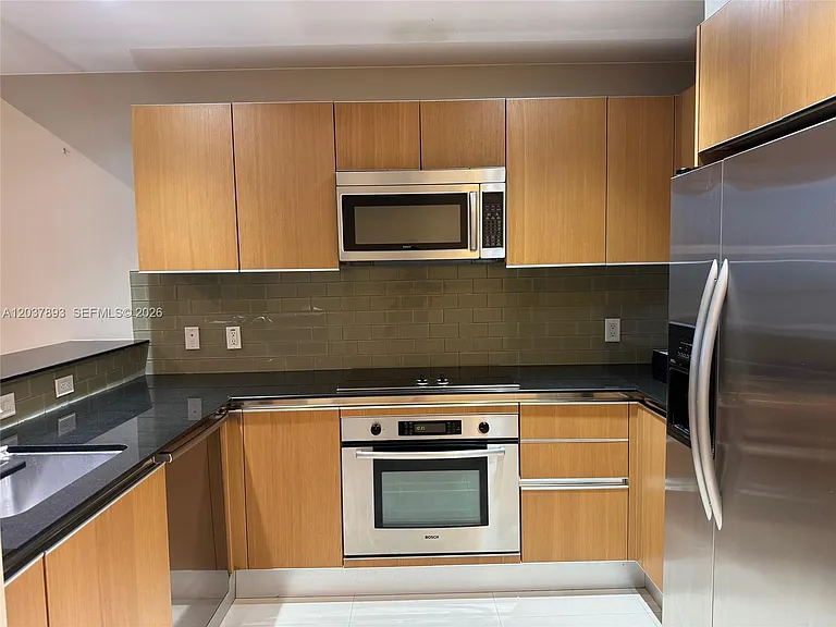 1060 Brickell Ave #4115 — Photo 1