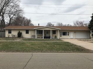 704 3rd St, Camanche, IA 52730