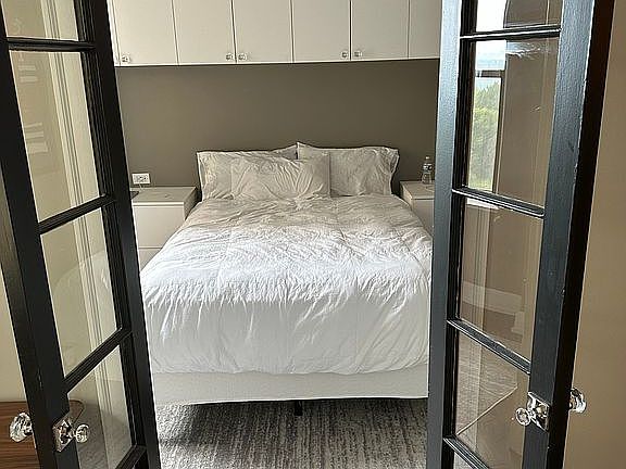 5th image of 2000 N Lincoln Park W #1106