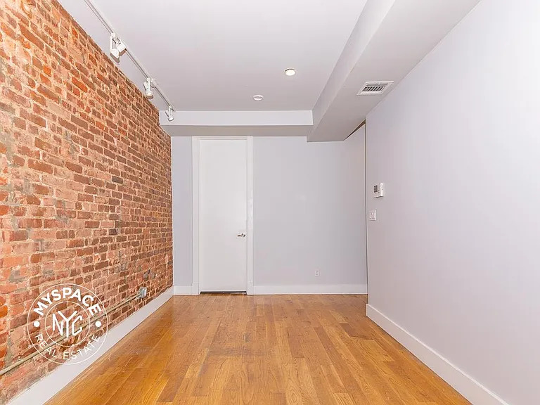 1714 Linden St #2R — Photo 6