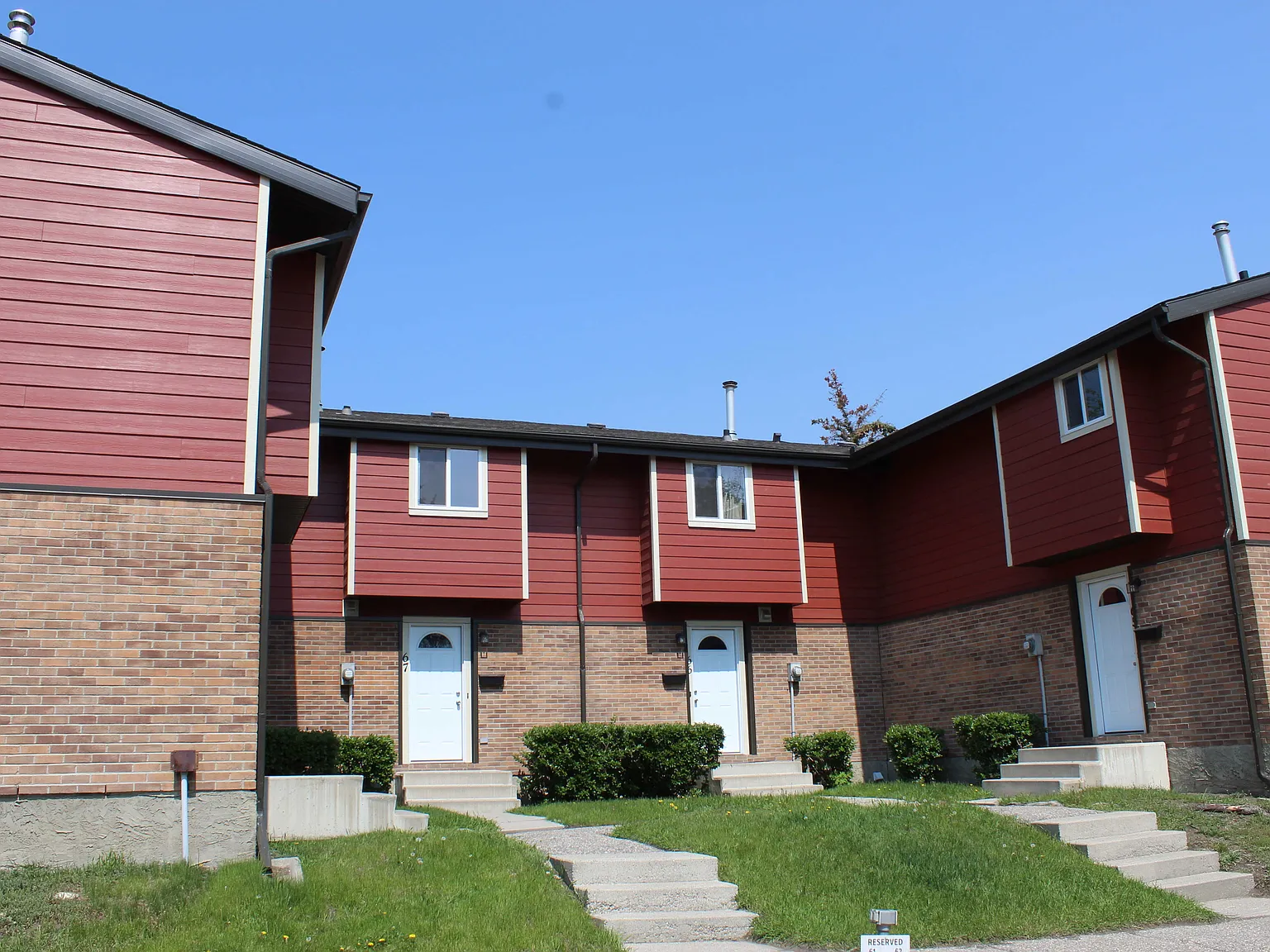 Bow River Townhomes — Photo 2
