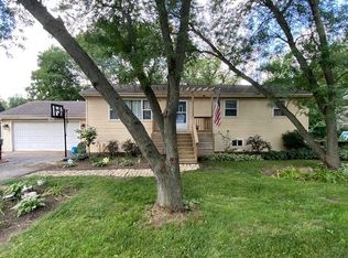 6N356 Oakwood Dr, Saint Charles, IL 60174