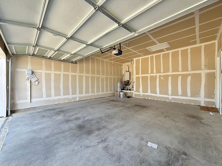 2901 Louris Ln — Photo 34