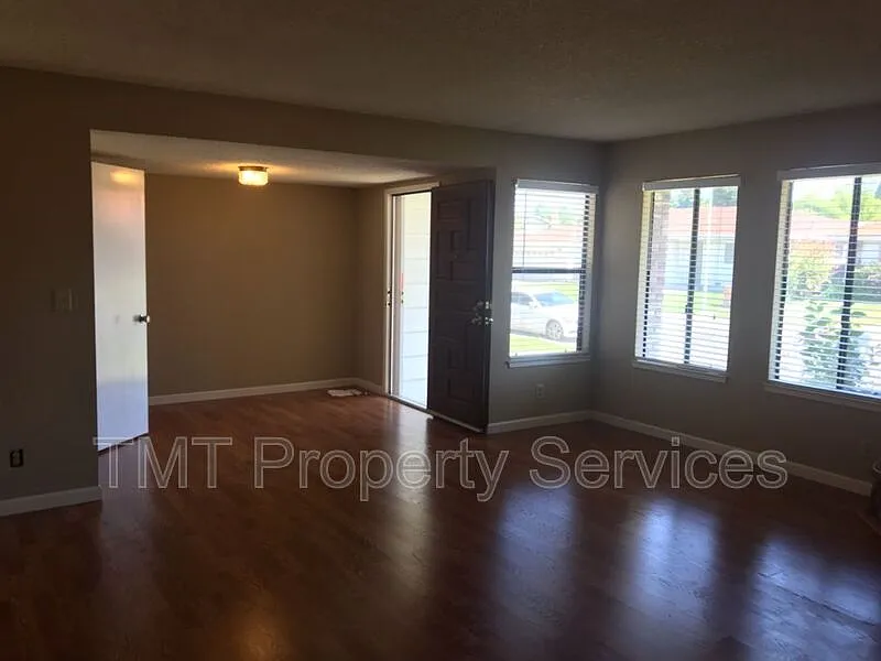 2 bed, 2.0 bath, 1445 sqft, $2,400 — Photo 3