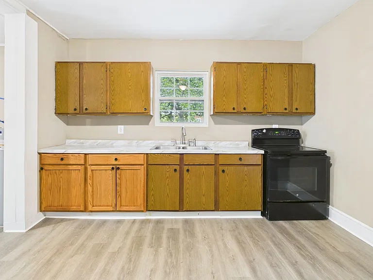 2412 Concord Ave — Photo 12
