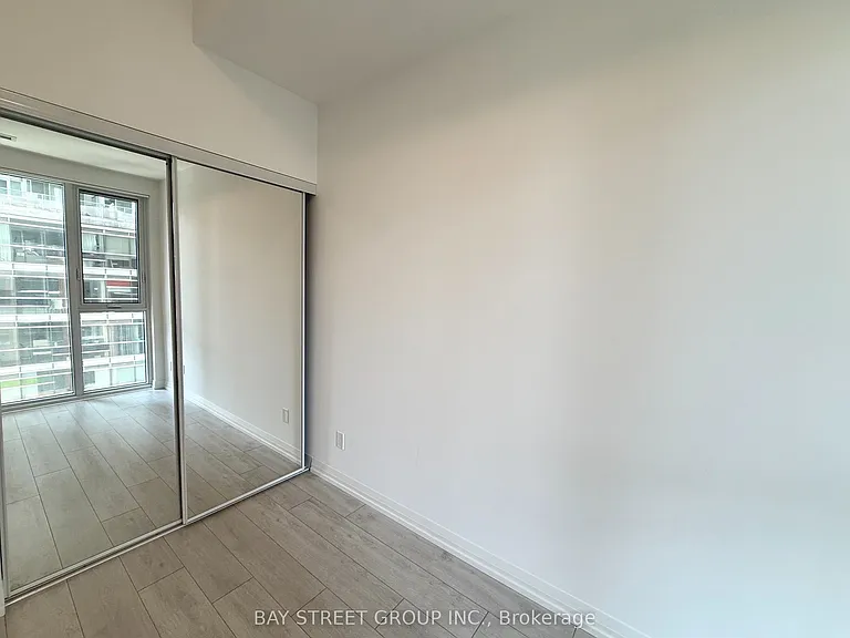 400 King St W #715 — Photo 10