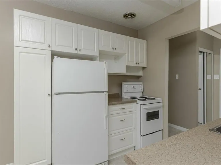 1000 Markham Rd — Photo 3