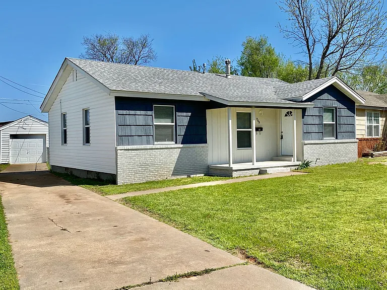 709 E Steed Dr — Photo 2