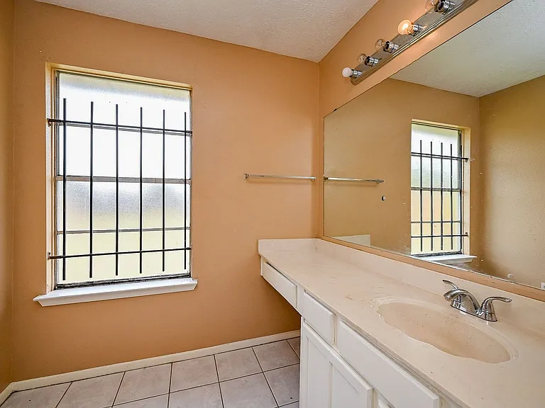 2667 Grand Canyon Dr — Photo 22